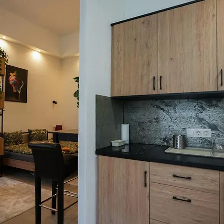 Instant Ruinbar Premium J Apartment